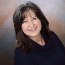 Julie Ann Davis Maddux - Broker Associate in Guntersville, AL