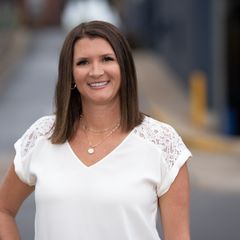 Miranda Cash in Farmington, AR