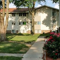Foxwood Apartments - Property Manager in Indianola, IA
