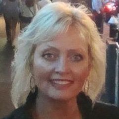 Lisa Schmitz - Real Estate Broker in New Hartford, IA