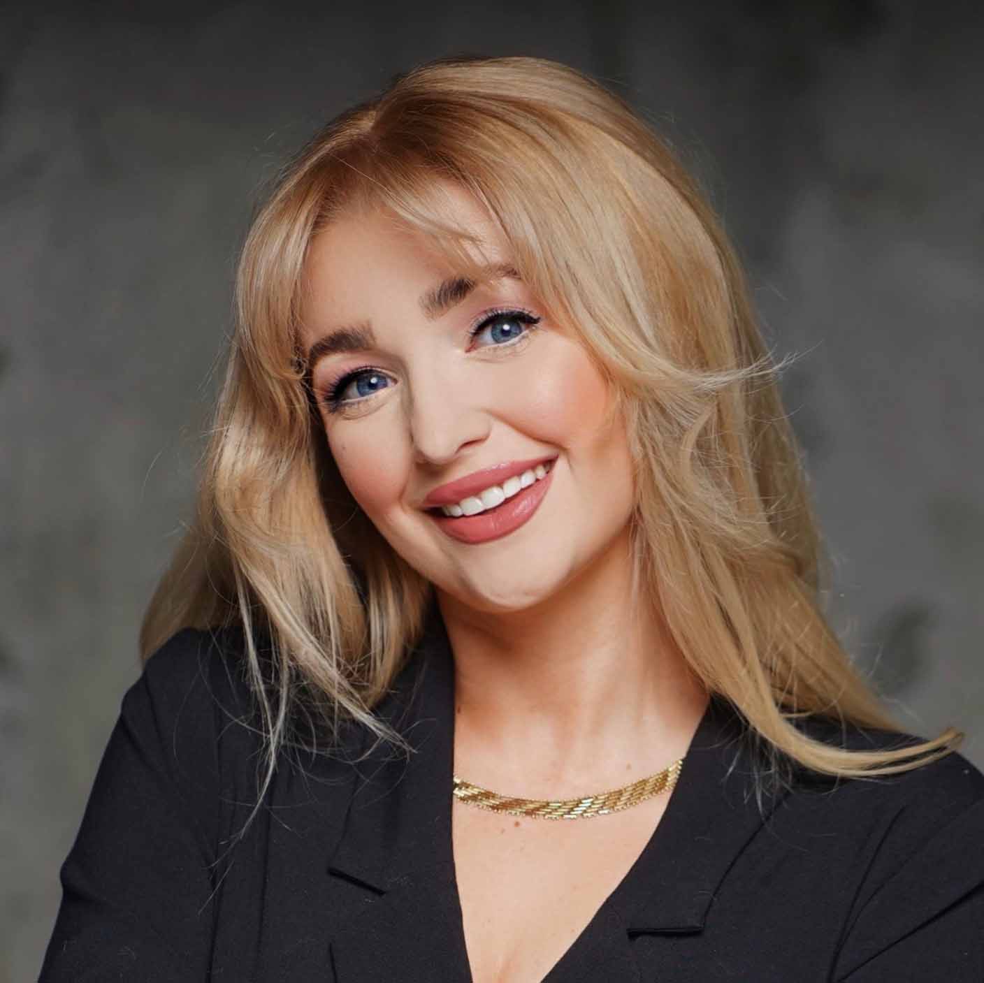 Nina Budek - Agent
