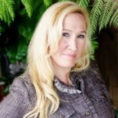 Laura Elizabeth - Realtor & Cerified Home Stager