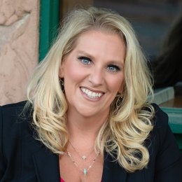 Beth Robertson - Agent in Bettendorf, IA