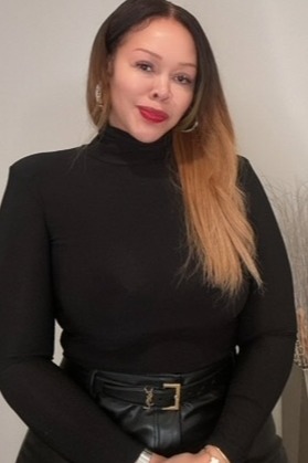 Shelena Lewis - Sales Associate in Oak Park, IL