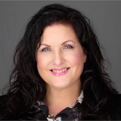 Ciara Pierson - Realtor? in Edina, MN