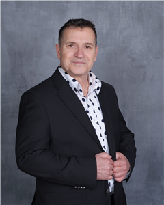 Alex Pavlov - Realtor in Blaine, MN