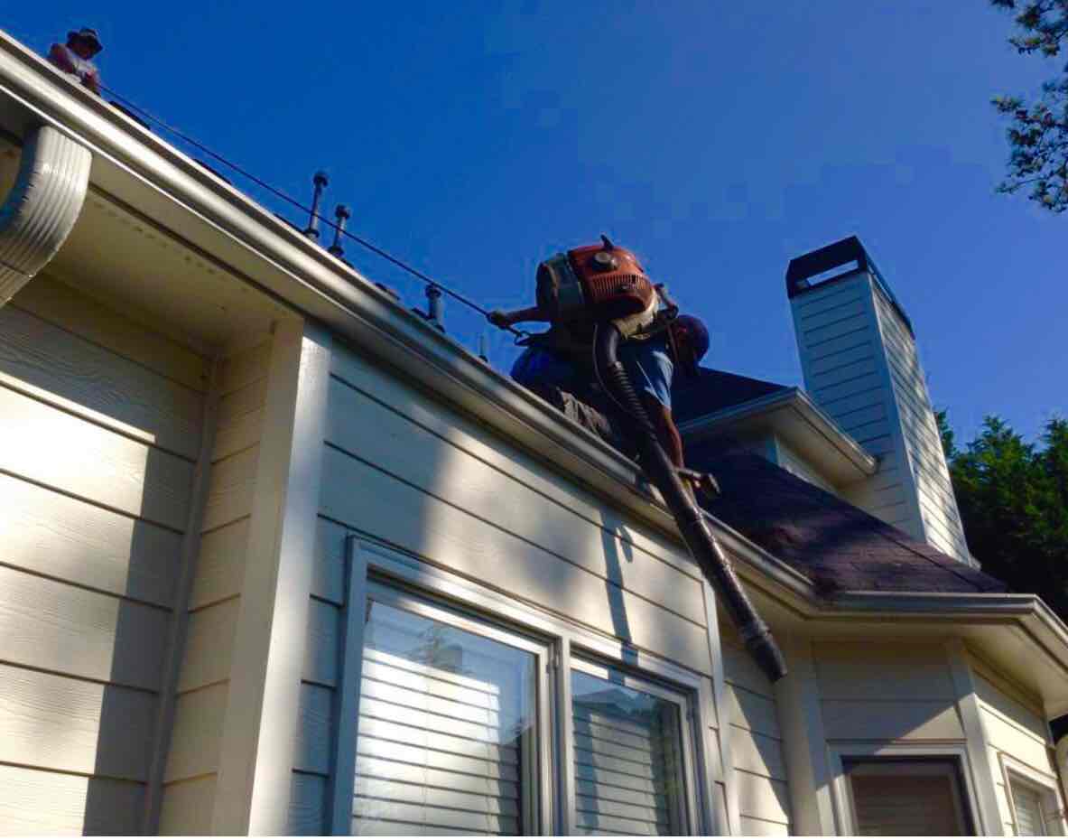 AJ gutter cleaning in Marietta, GA