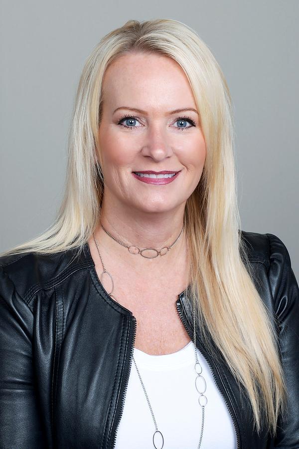 Katrina Helle - Financial Advisor in Waterloo, IA