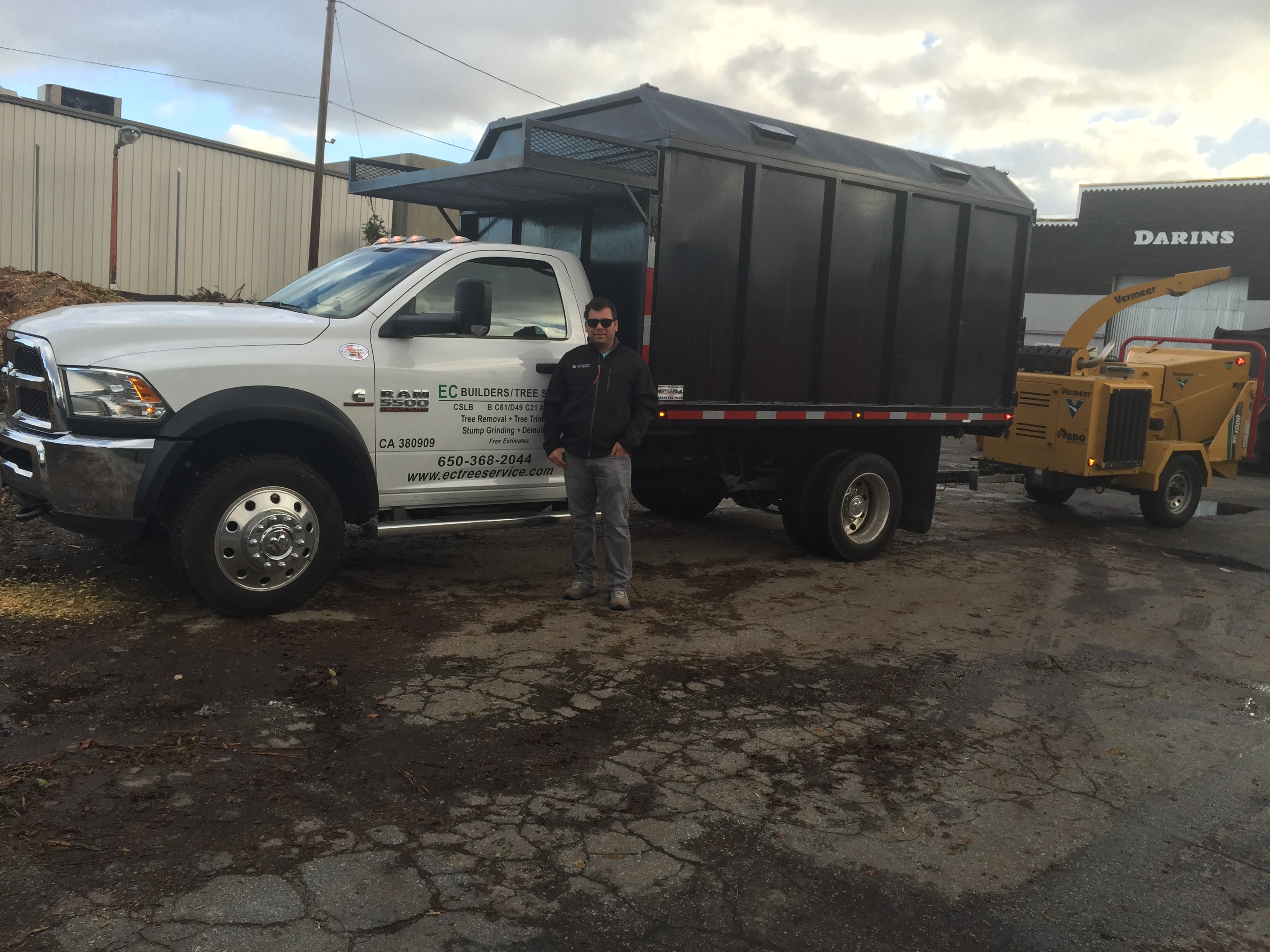 Ec Builders Tree Service in Redwood City, CA