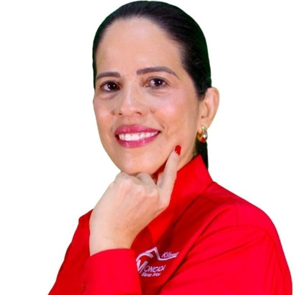 Claudia Vanessa Moncada Solis - Realtor