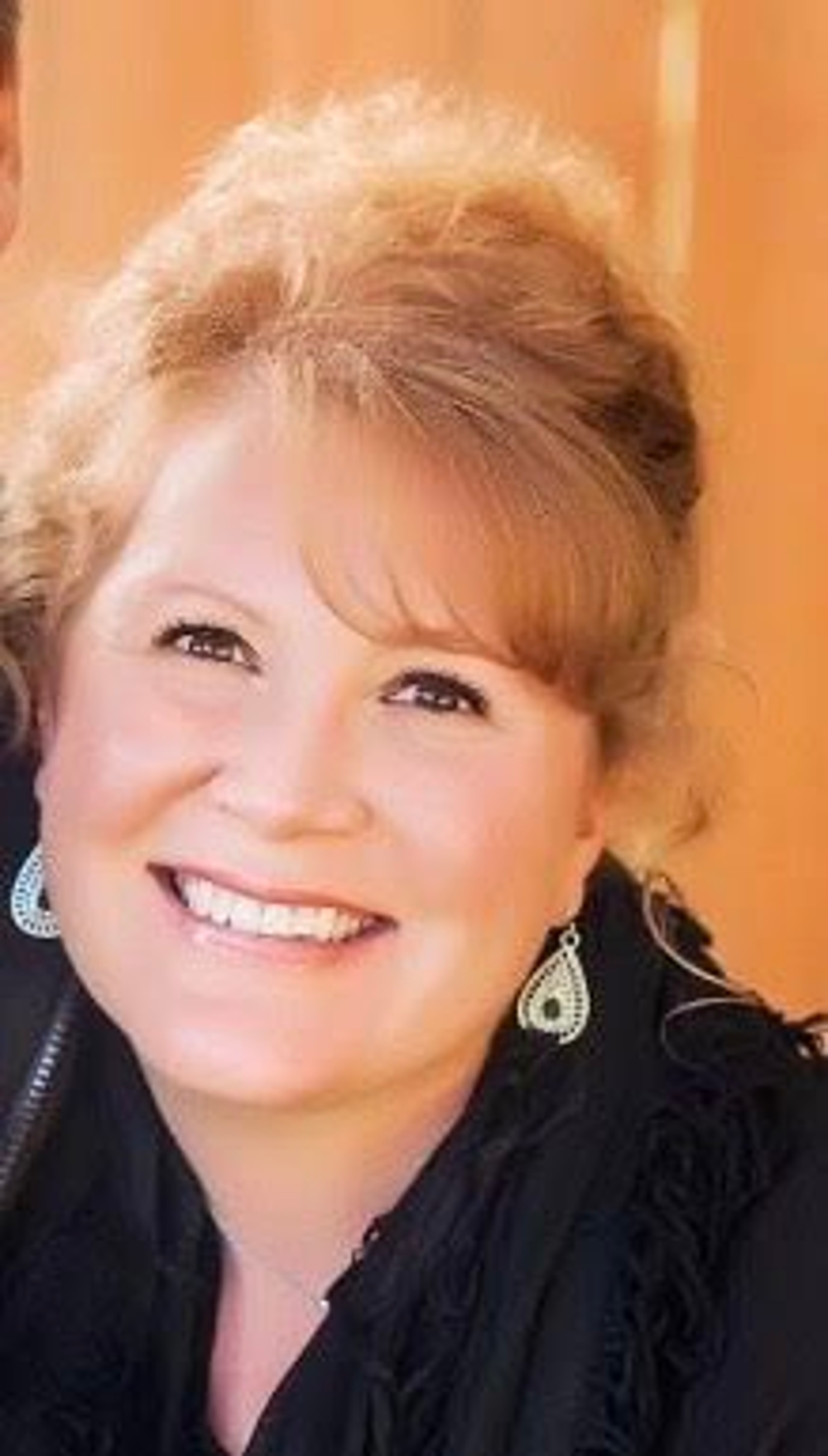 Yalena Harlow - Realtor in Raymore, MO