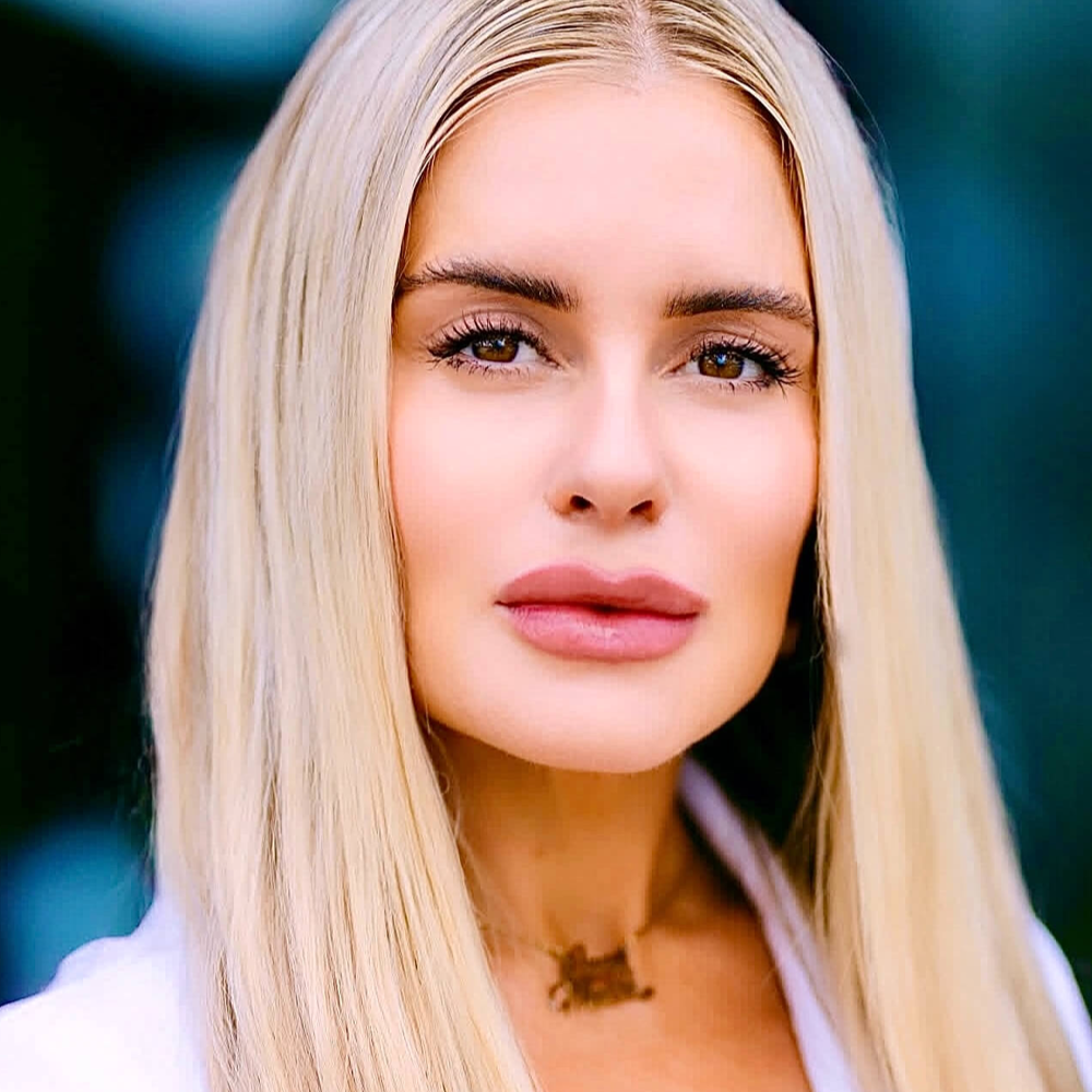 Whitney Carroll - Realtor in Huntington Beach, CA