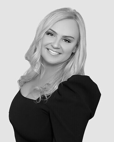 Eva Ustupski - Broker in Chicago, IL