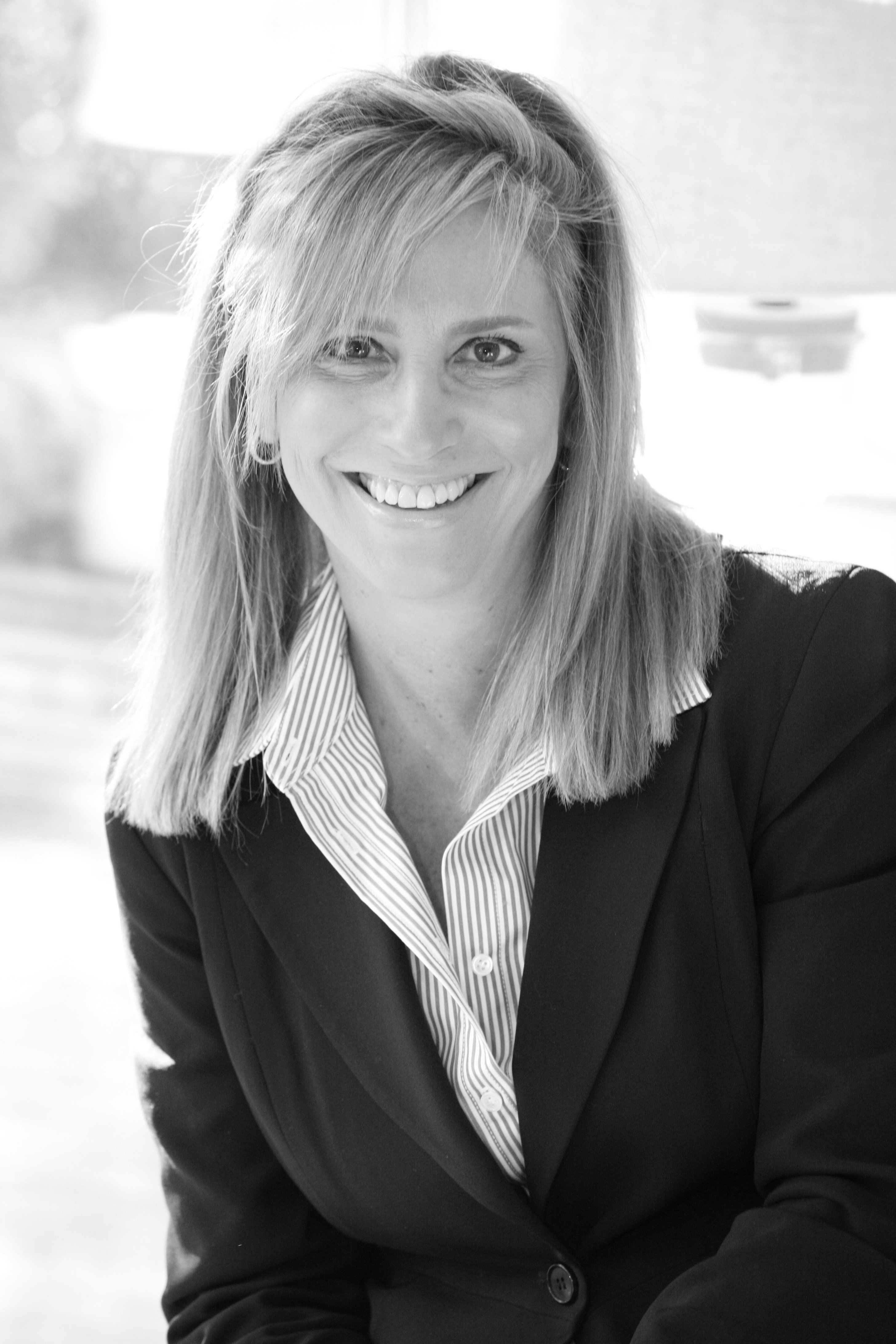 Mia Stein - Licensed Real Estate Salesperson in Roslyn, NY