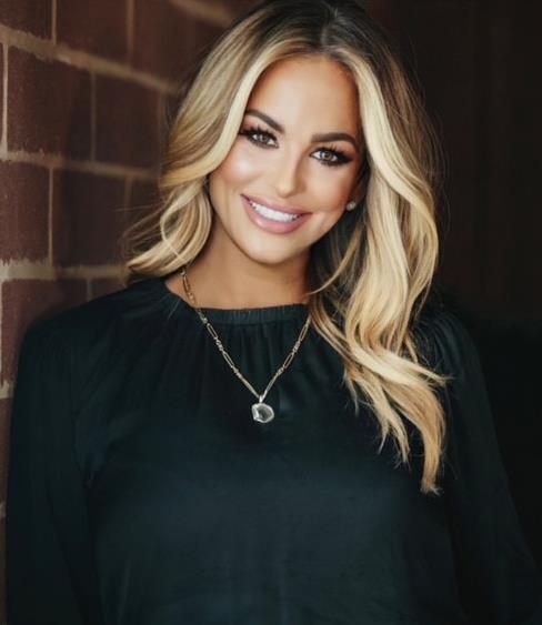 Jessica  Vale - realtor in Valparaiso, IN