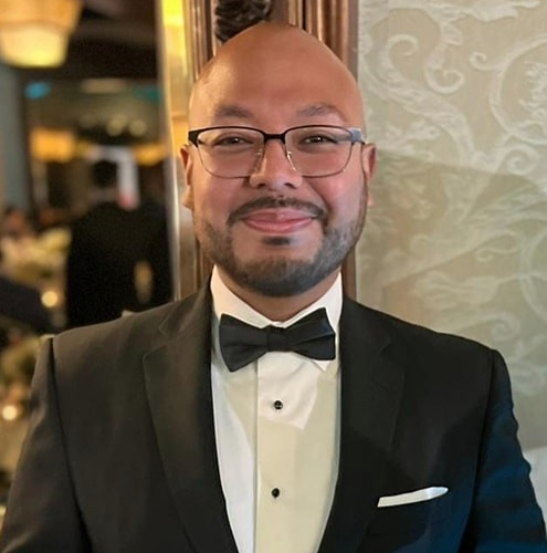Salvador Saravia Rubi - Sales Representative in Smithtown, NY