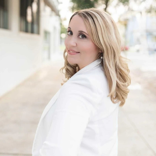 Kristin Plueard - Agent in Lemoore, CA