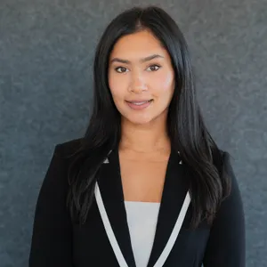 Shelly Kapoor - Licensed Real Estate Broker in Chicago