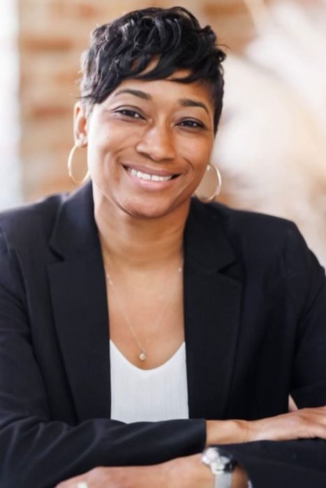 Tanesha Pratt - Sales Associate in Oak Lawn, IL