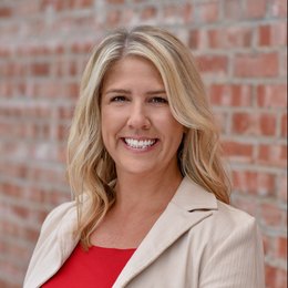 Tricia Cartwright - Broker Associate in Lenexa, KS