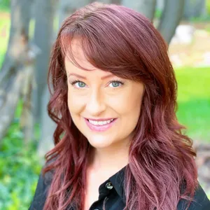 Christina Lennon - Salesperson  in Mammothlakes