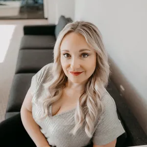 Olga Verschoore - Real Estate Agent
