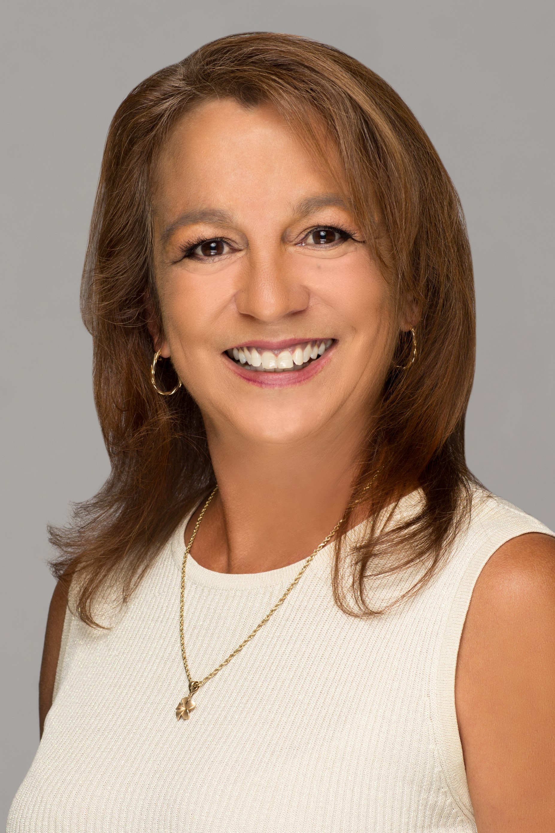 Laura Awana Lewis - Principal Broker in Kailua, HI