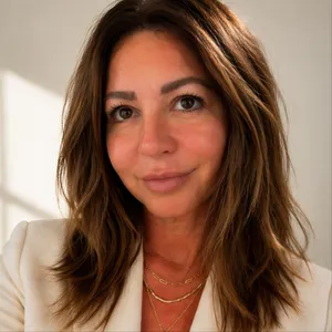 Shawnna Mueller - Licensed Real Estate Broker in Chicago
