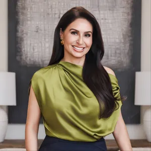 Gabriela Lira - Real Estate Broker in TN