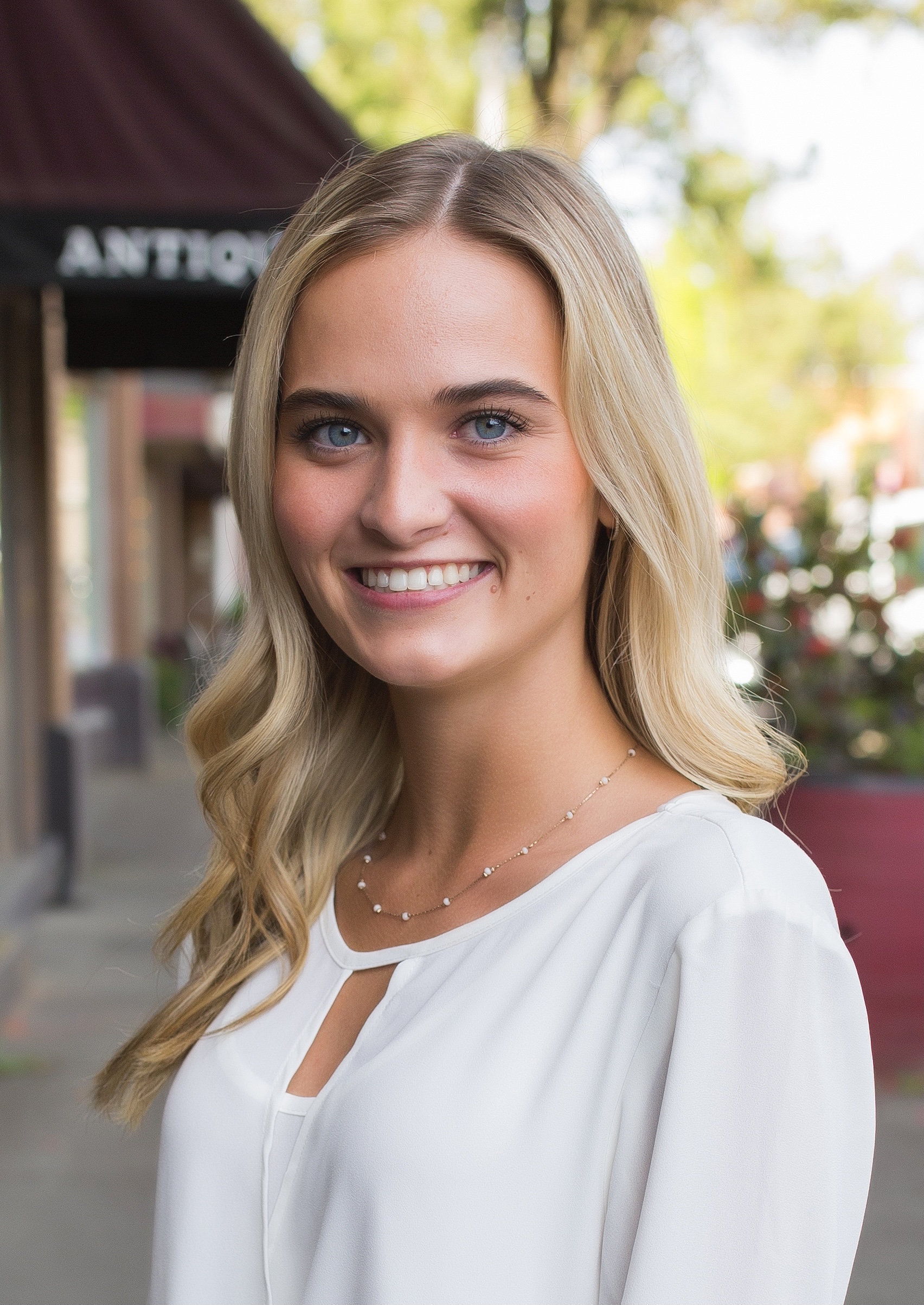 Tori Nicol - Real Estate Broker in Newberg, OR