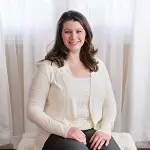 Amanda Peterson - Chiropractor in Corona, CA