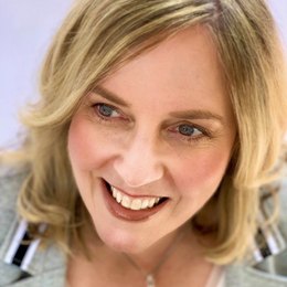 Stephanie Hicklin - Agent