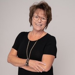Picket Fence Real Estate Lisa M. Schartz Owner Broker - Broker/Owner in Larned, KS