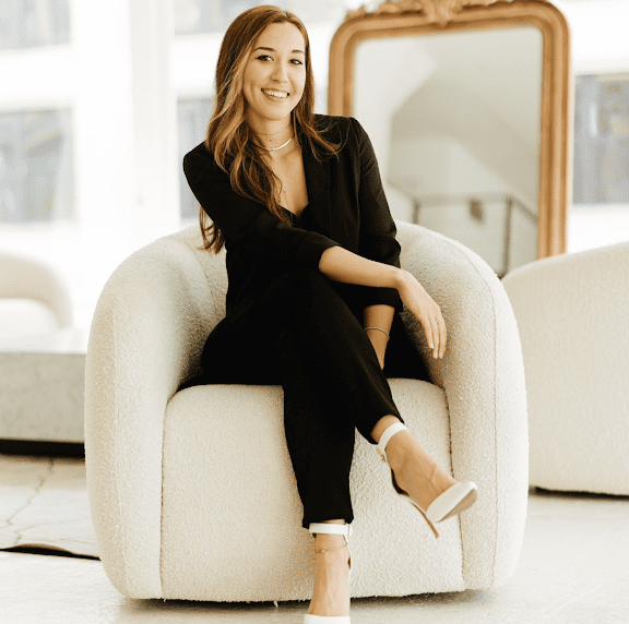 Amira Ivackovic in Chicago, IL