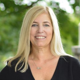 Laura Larson - Broker in Warrenton, VA