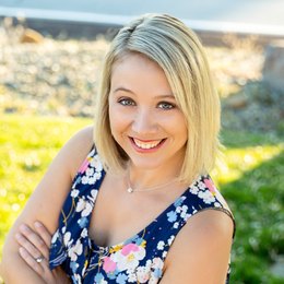 Janine Mcwilliams - Broker/Owner in Weed, CA