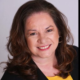Vicky Manasses - Agent in Naperville, IL