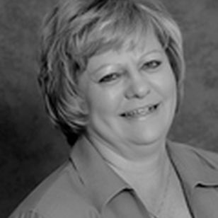 Maxine Simmer - Broker in Hiawatha, KS