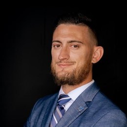 Zackary Umstott - Agent in Coshocton, OH