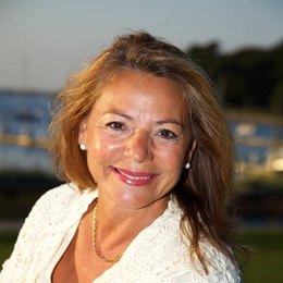 Jolie Powell - Broker/Owner in Port Jefferson, NY